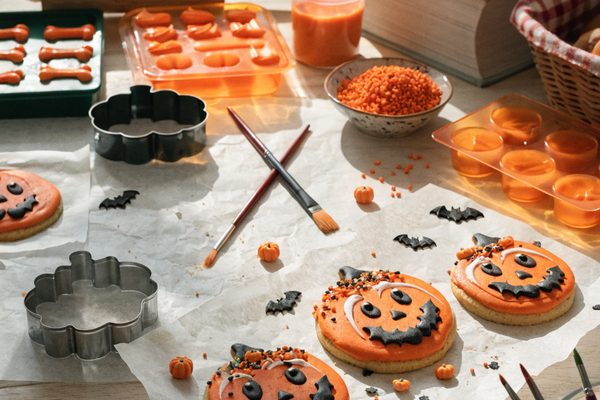 Moules à pâtisserie et emporte-pièces d’Halloween : guide des gourmandises effrayantes
