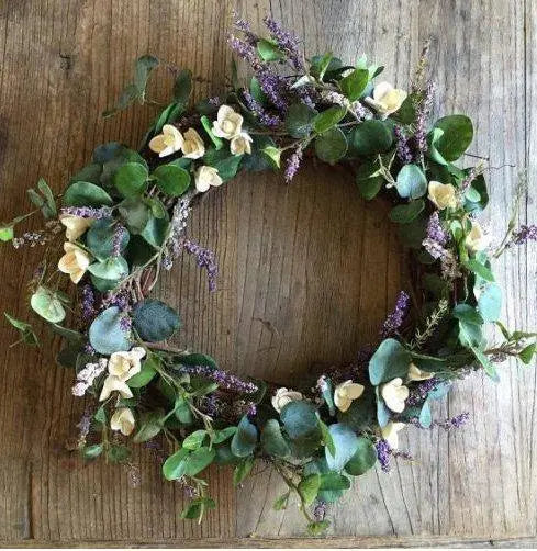 Make a Wreath in Any Style for the Bride-To-Be
